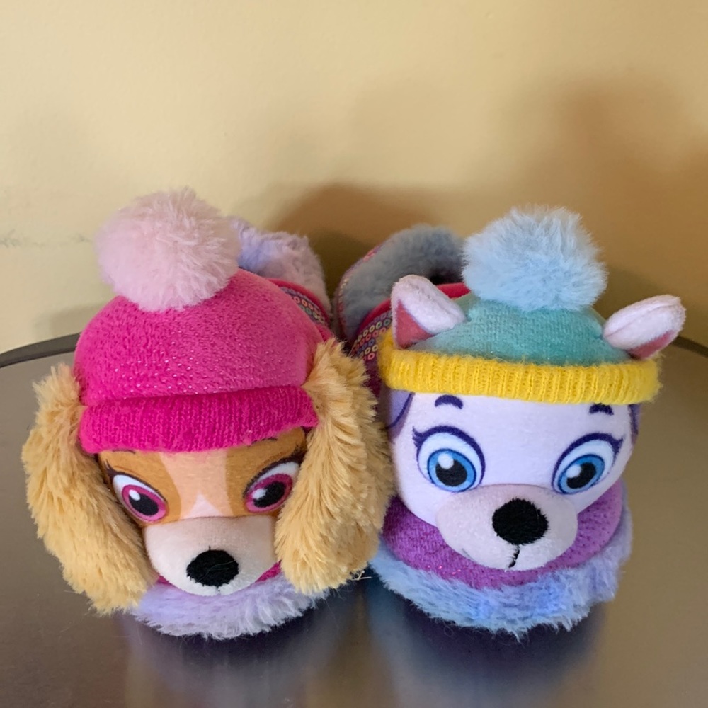 Toddler girls paw patrol slippers size 11-12